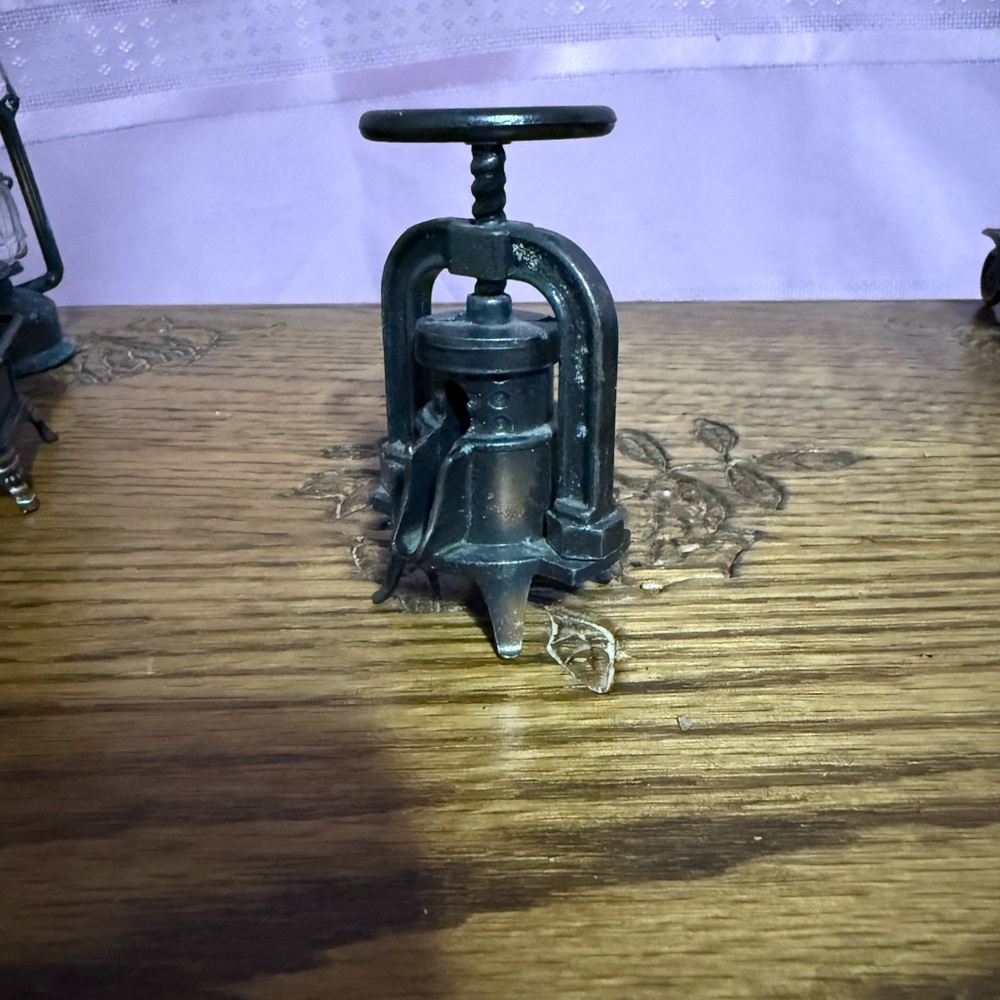 Vintage Metal Press
